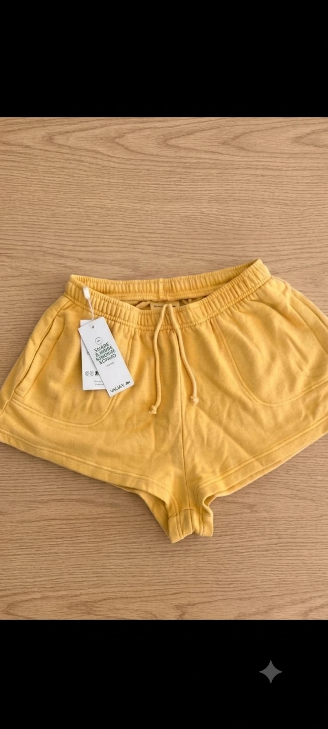 Short amarillo
